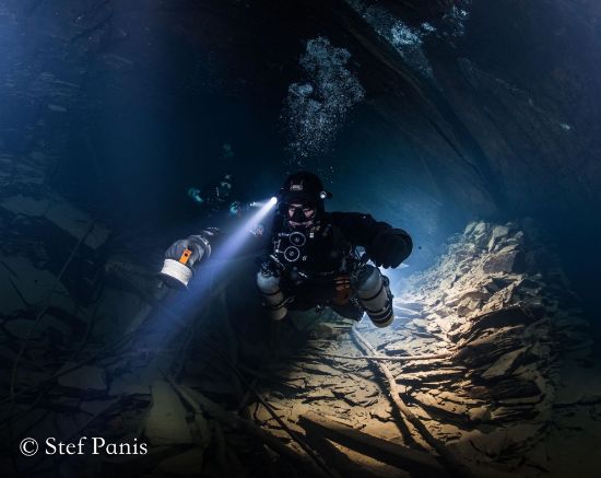 Cave diving- reeling